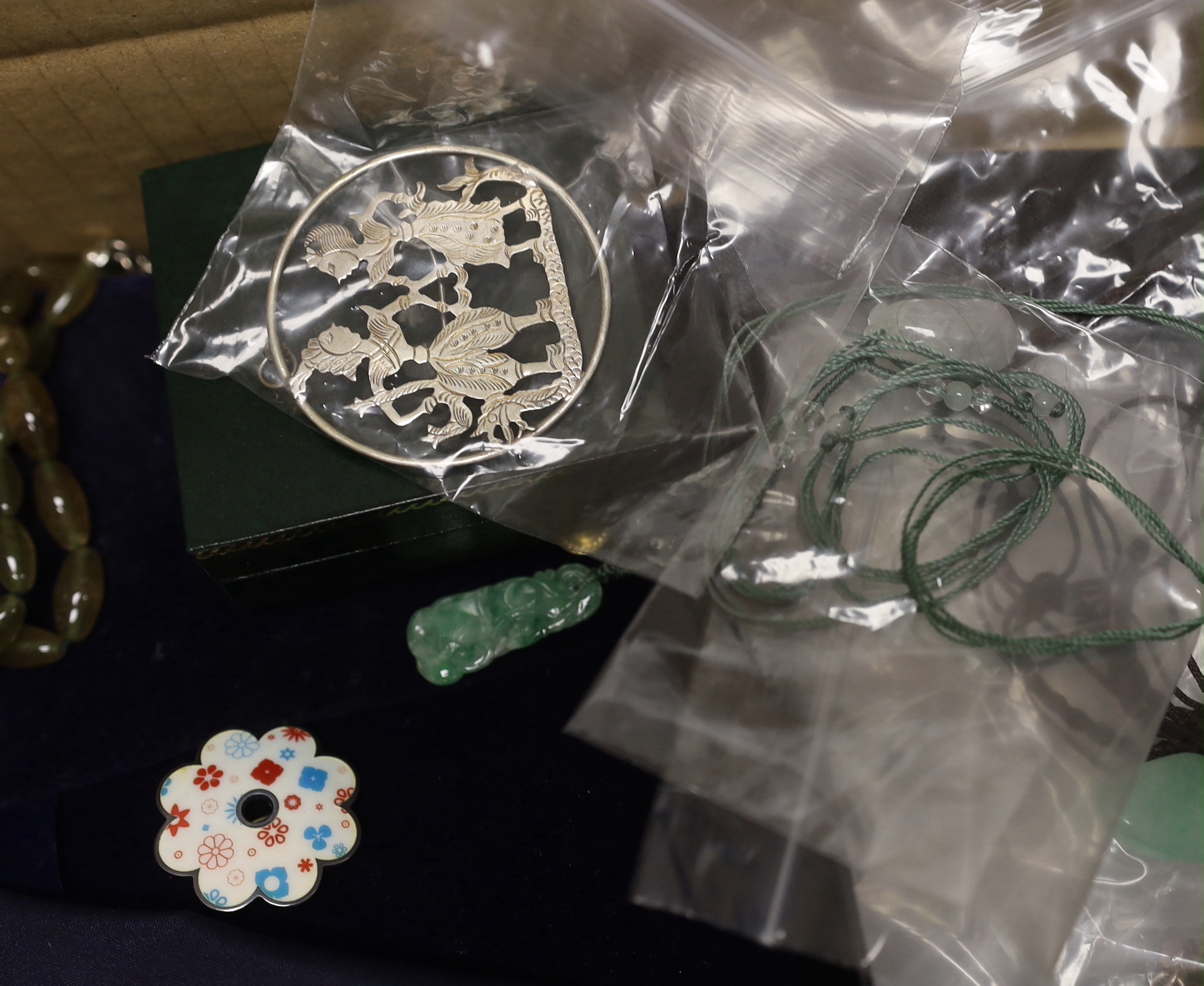 Sundry modern jewellery including moss agate necklace, earrings, necklets, earrings, etc.